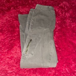Army green American Eagle Cargo skinny jeans